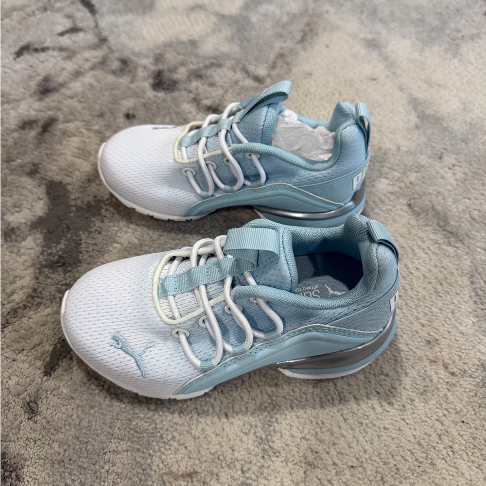 Kids PUMA NWOT sneakers size 11.5C